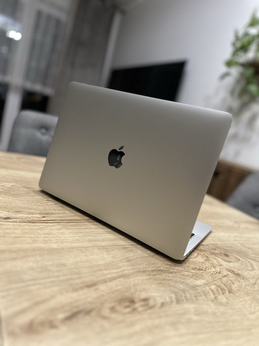 Jak Nowy MacBook M1 256GB