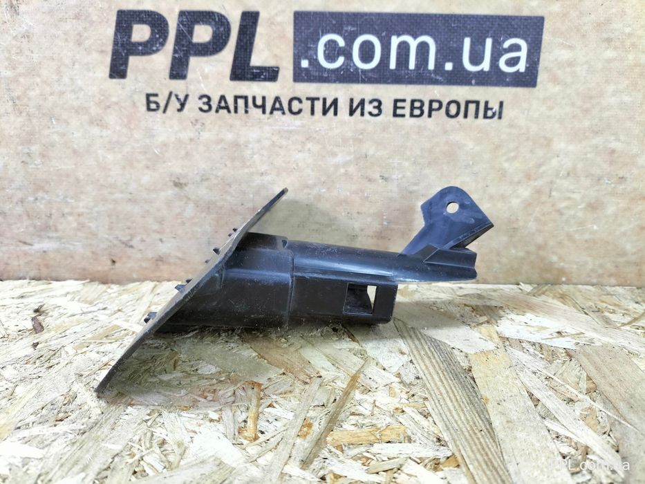 VW Polo V 6C 14- направляющая кронштейн крепление омывателя фар левое