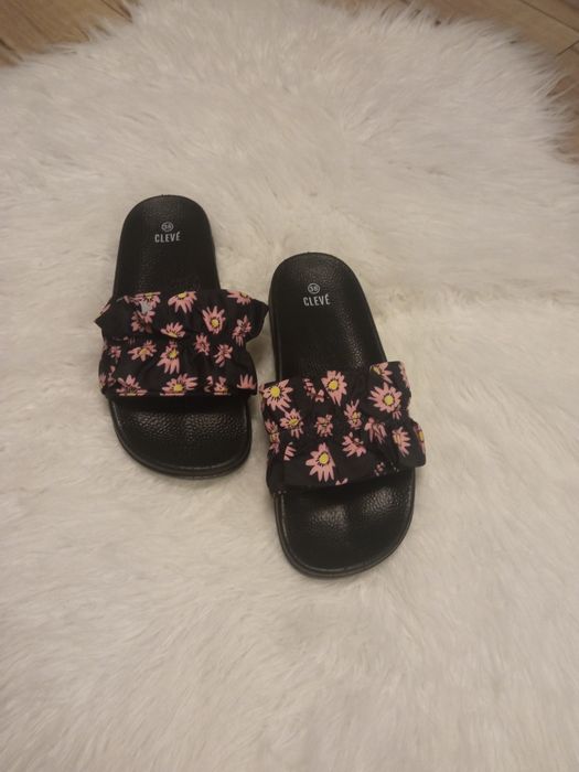 Klapki damskie, domowe 38, NOWE, czarne w kwiaty, piękne!