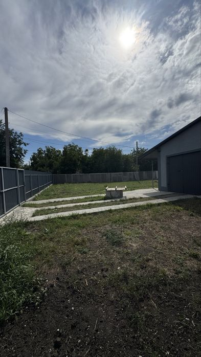 Продаж будинку у центрі Орлівщини , ремонт , гараж , ділянка 10 соток . По домовленісті співпрацюємо по державній програмі .
