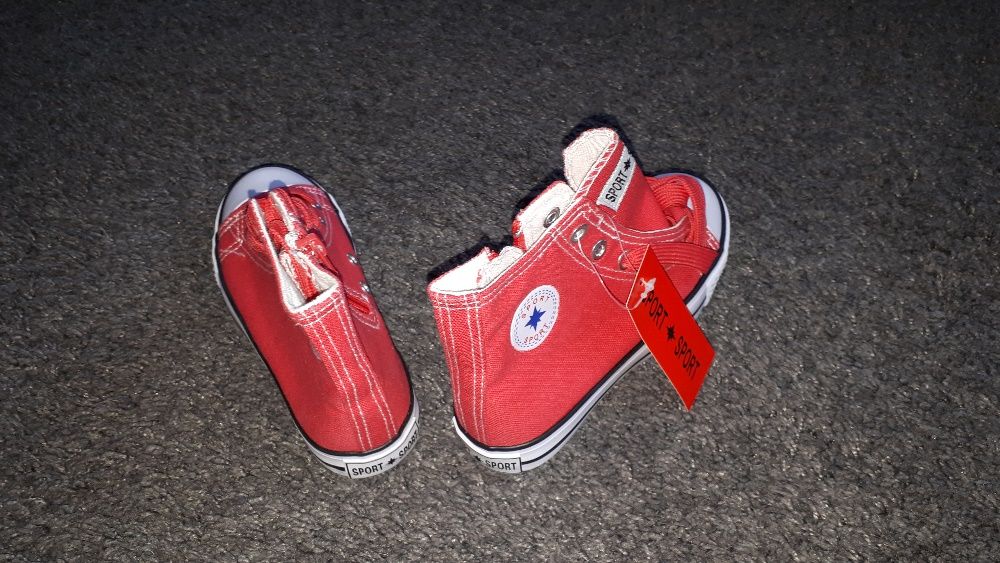 Buty dla dziecka w rozmiarze 28