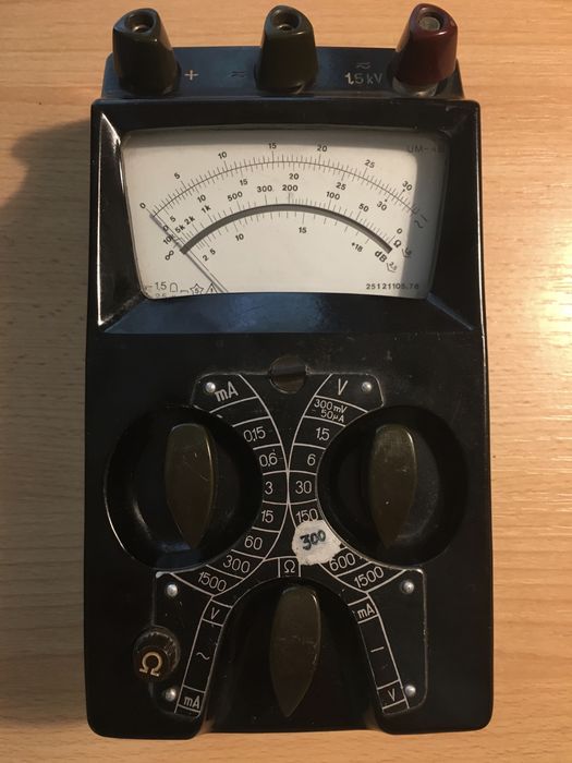 Miernik analogowy UM 4B