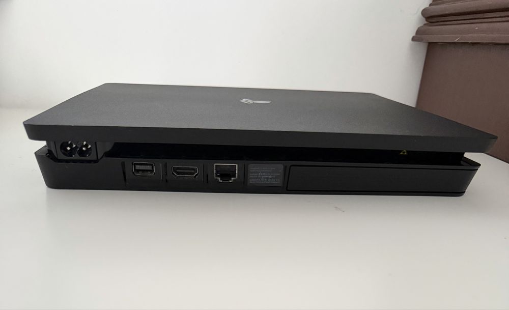 PlayStation 4 Slim PS4 Novo + Comando + Jogo FIFA 20