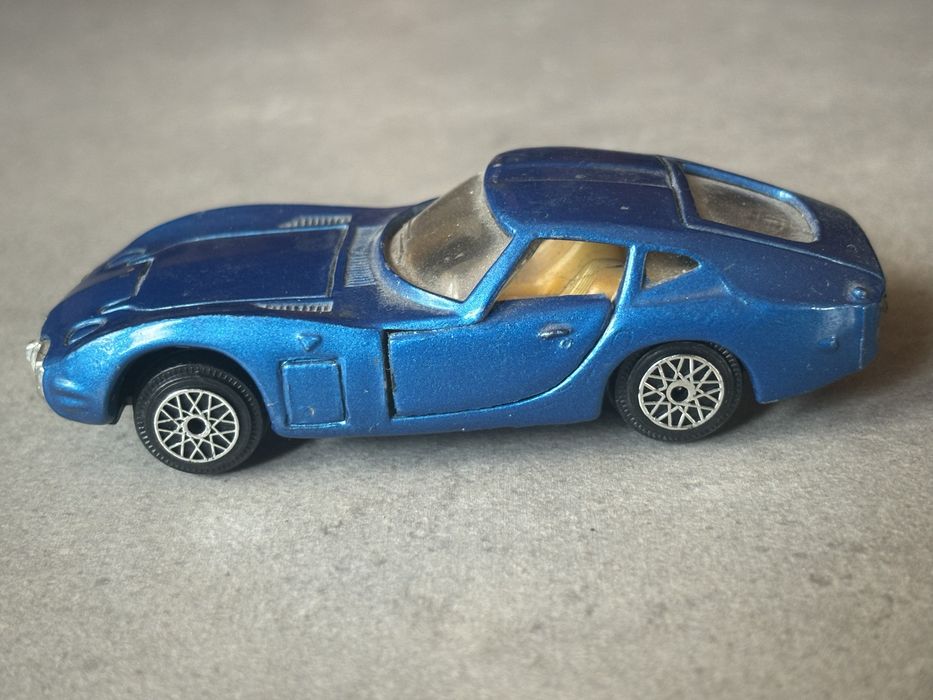 Model Tin Toys skala 1/43 Toyota 2000 GT made in Hong Kong