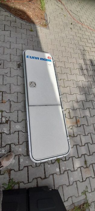 Drzwi wejściowe do kampera