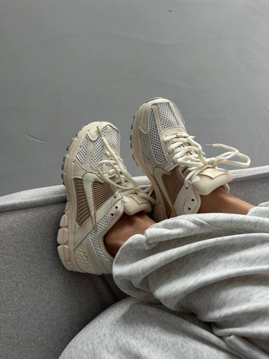 Ідеальні Жіночі спортивні кросівки NIKE ZOOM VOMERO 5 BEIGE ICE CREAM