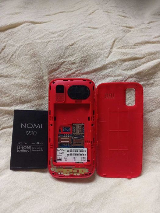 Телефон Nomi i220