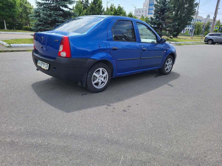 Продам дачія логан один власник з салону