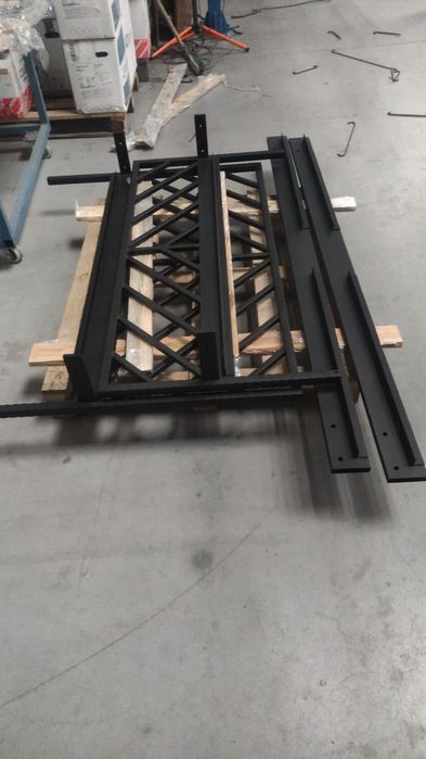 Ręczna robota metal