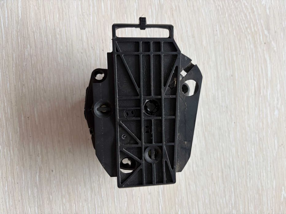 Механізм  регулювання правого дзеркала Toyota Avensis T25 - 500 грн.