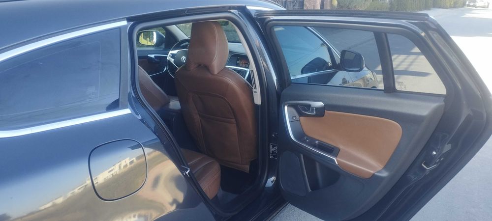 Вольво v60 2014 року