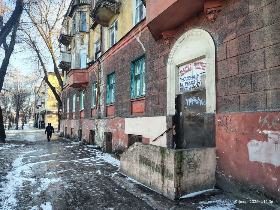 Продається нежитлове приміщення пр. Відродження 96