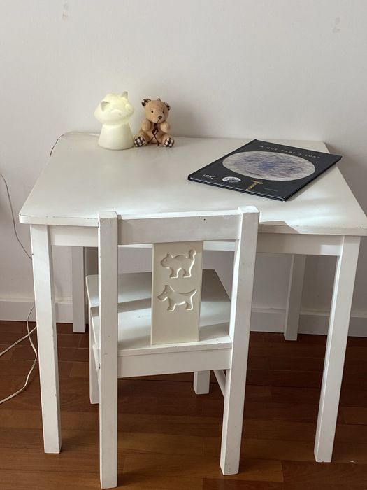 Cadeira e mesa Ikea