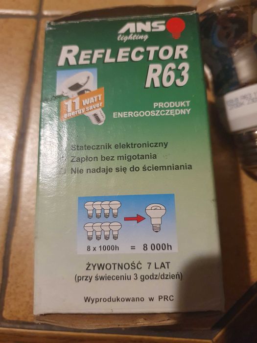 Żarowka reflektor energooszczędna.