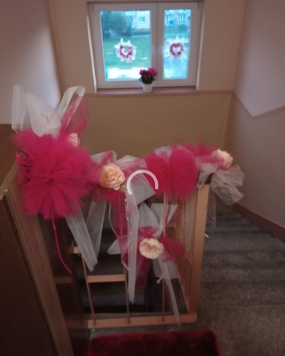 Kwiaty na barierkę lub auto oraz pompony