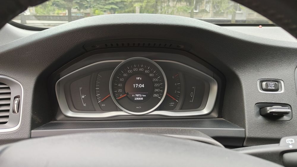 Продам власний Volvo V60 1.6 disel. Надійний французький двигун. Машина в гарному стані.