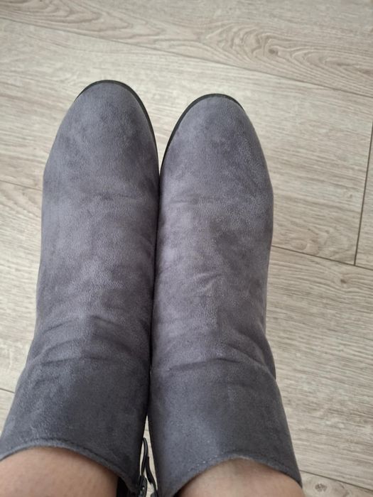 Szare ocieplane botki 40 zamsz ćwieki słupek klocek jesień zima