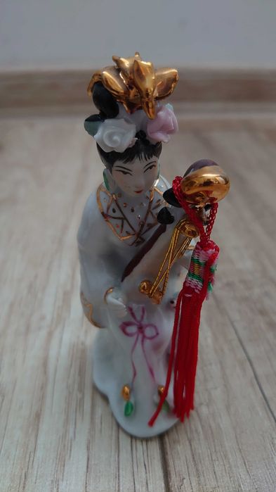 figurki porcelanowe, chińskie, orientalne 3 gejsze