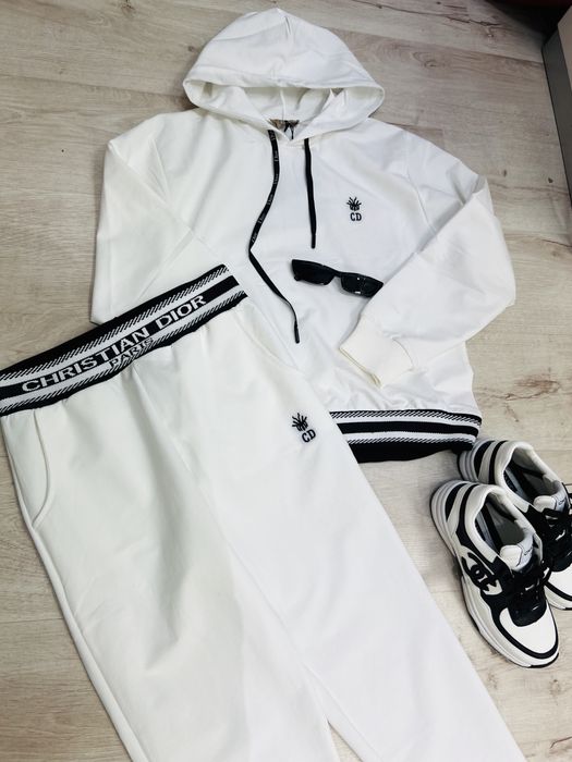 Piekny dres bialo czarny r.M bawelna Dior