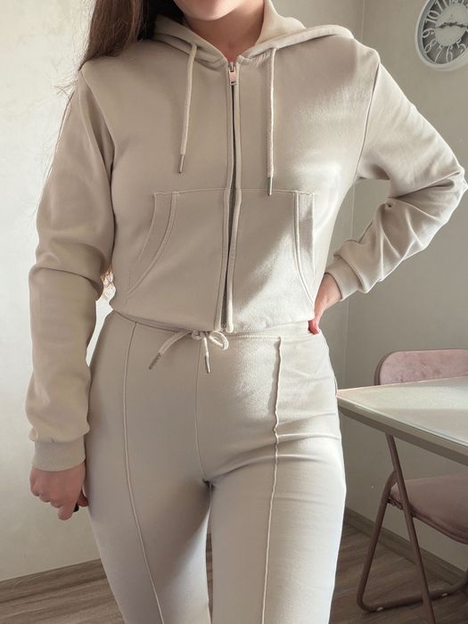 Костюм           .