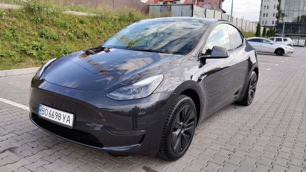 Tesla Model Y 2024 Dual Motor – Стан нового авто (7 місць)
