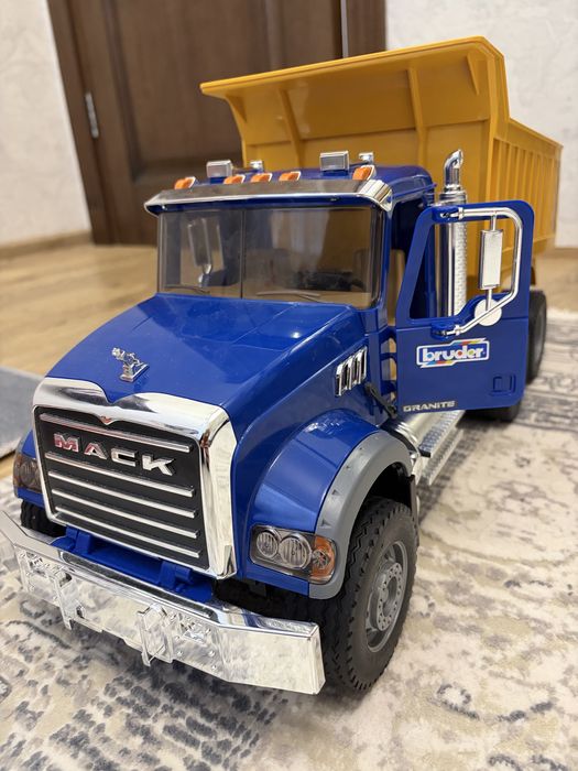 Самоскид Брудер, Mack Bruder