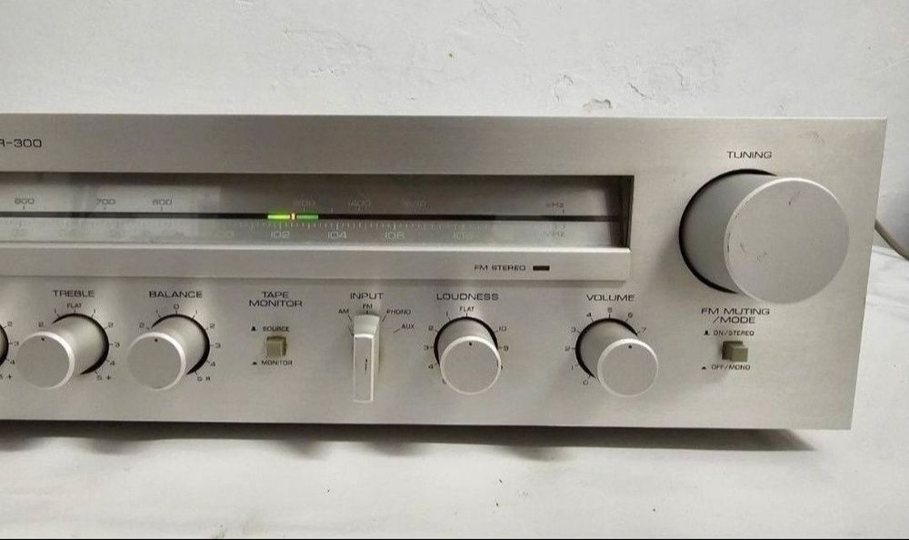 Amplituner Yamaha R-300. Made in Japan