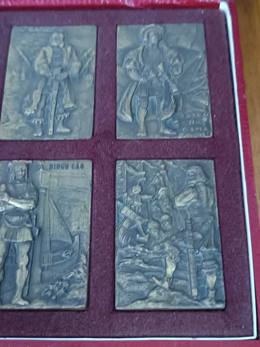 Raro conjunto de 10 medalhas de bronze sobre os descobrimentos.