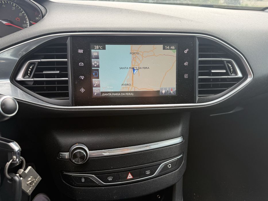 Peugeot 308 1.2 allure  180.000 km com teto panoramico