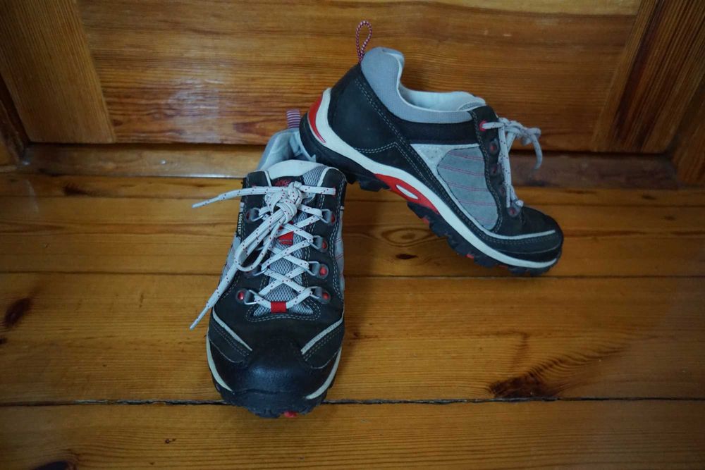 Buty  TREKKINGOWE
 TIMBERLAND Gore - tex  39 38 dł wkład. 25 cm