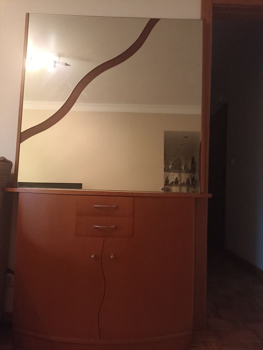 Vendo móvel com espelho