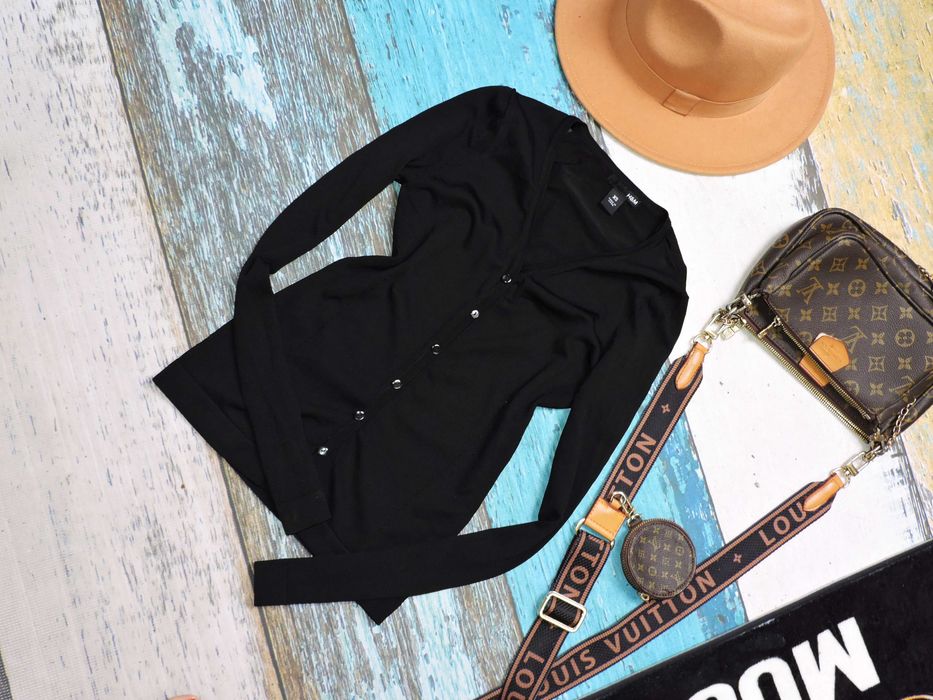H&M Czarny rozpinany sweterek XS