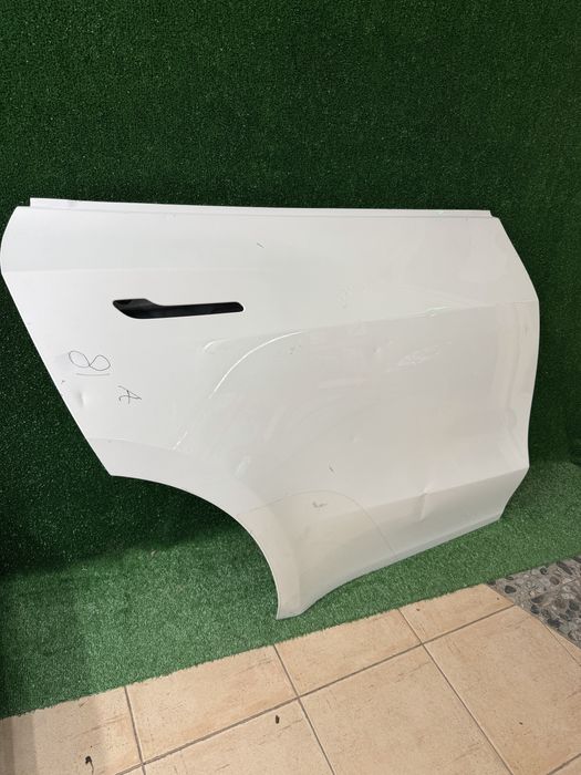 Дверь задняя правая tesla model Y