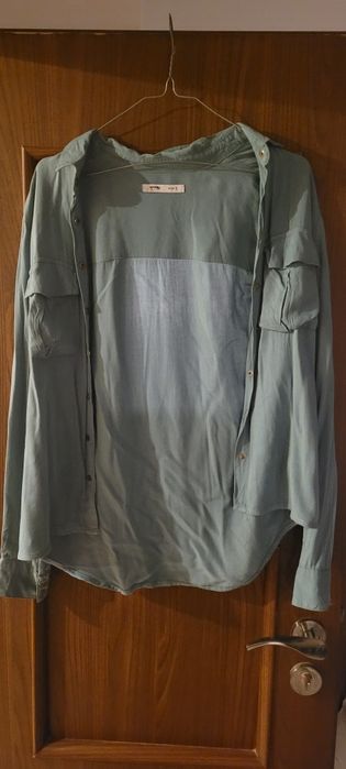 Niebieska luźna koszula