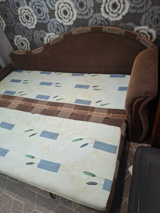 Продам диван зі спинкою