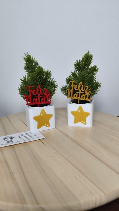 Vaso com pinheirinho artificial Feliz Natal