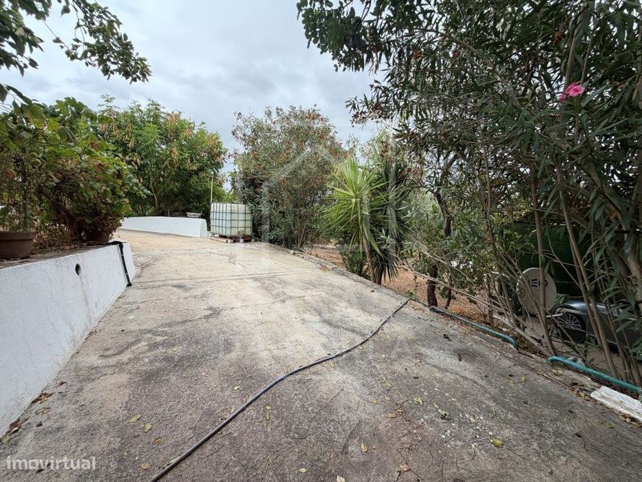 Propriedade T3 com Anexo T1+1 completamente renovada e jardim com 1...