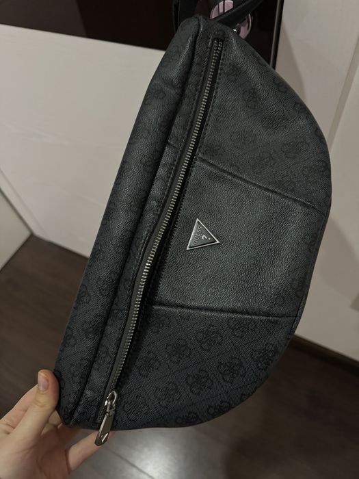 Сумка на пояс Guess майже нова