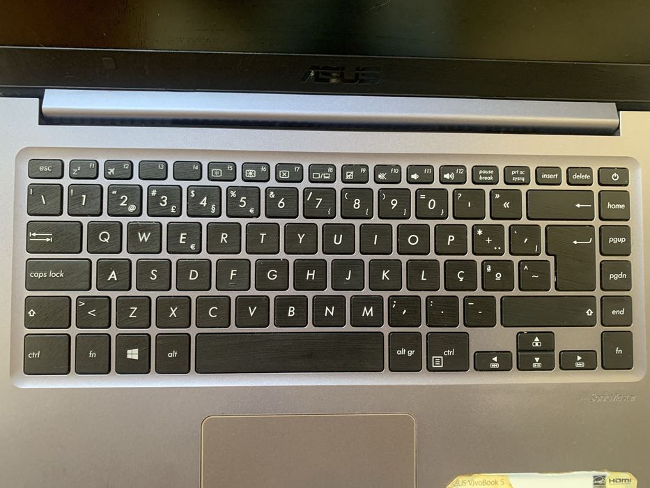 Laptop448073811530229761