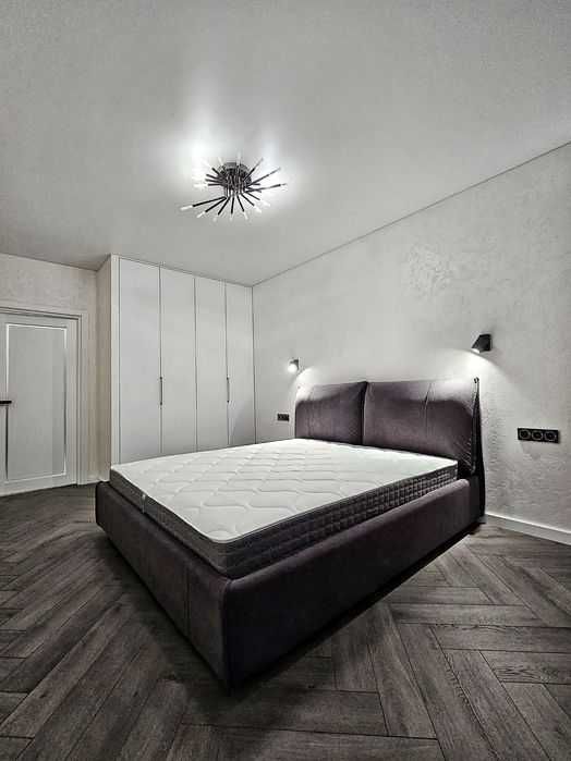 3 кімнатна квартира в ЖК "Лебединий" 1 хв від метро