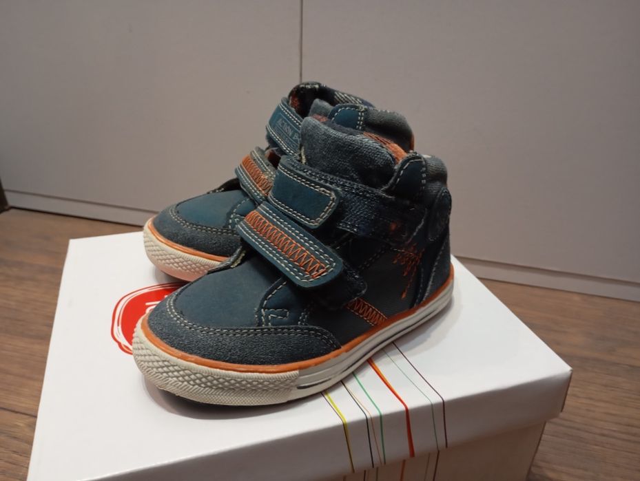 Buty dziecięce Action Boy r.25 jesień/wiosna