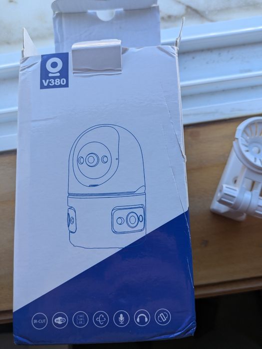 Câmara WiFi com 3 câmaras e que roda.