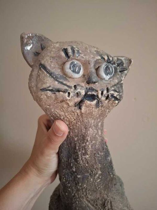 Szkliwiona figurka kota - lokalny artysta