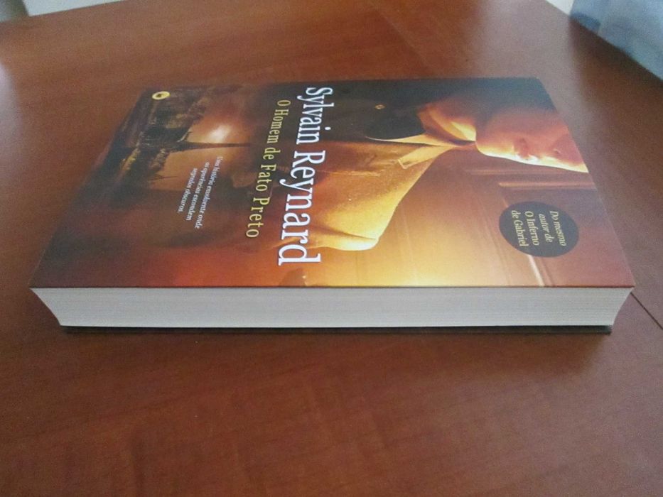 O Homem de Fato Preto de Sylvain Reynard (Oferta portes)