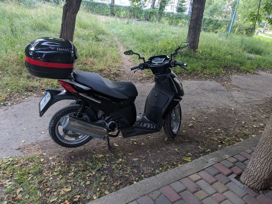 Продам Максі скутер Апрілія спорт сіті 125