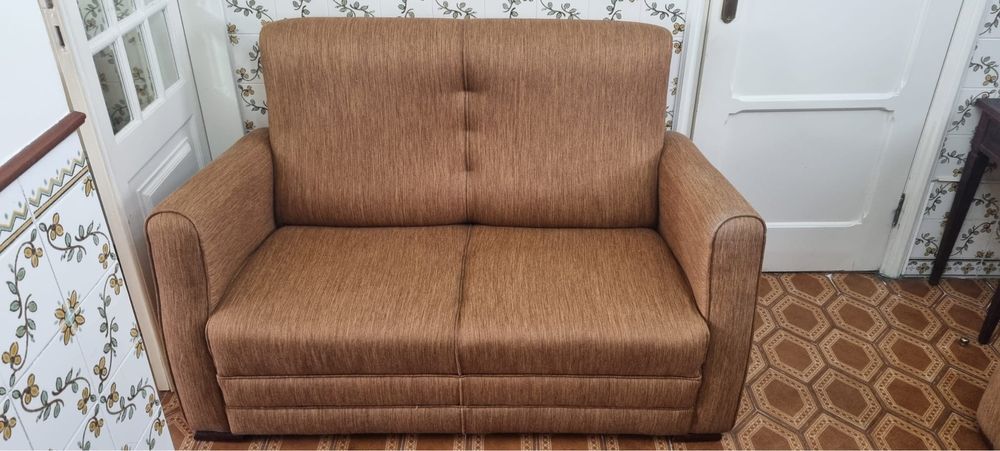 Sofá em tecido lavavel de 2 lugares