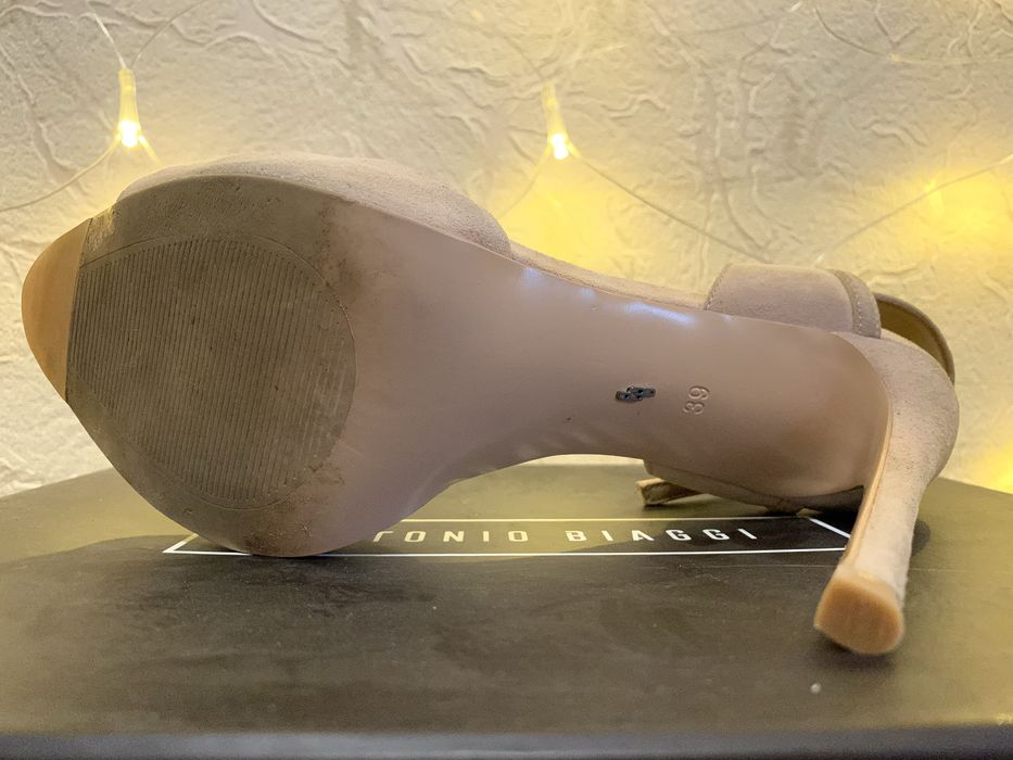 Продам босоніжки Antonio Biaggi