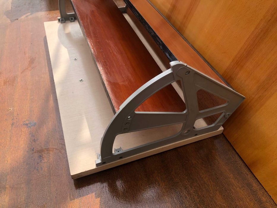 Полка для обуви в прихожую для дома или дачи