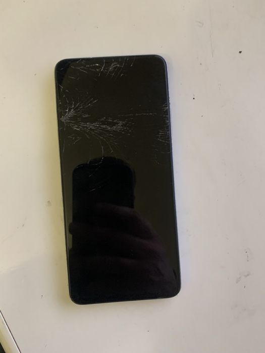 INfinx 64 GB.Разбит экран.Все функции работают