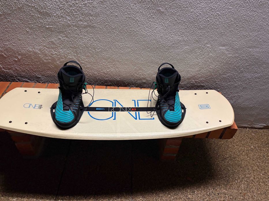 Prancha e botas wakeboard Ronix - One